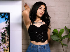 BrunnetAlba from LiveJasmin