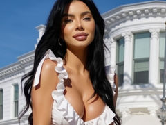 CaitlynEva - female with black hair and  big tits webcam at LiveJasmin