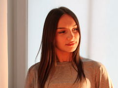 CamilaRoleks - female with black hair webcam at LiveJasmin