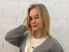 CamillaCapoccia - blond female with  big tits webcam at LiveJasmin