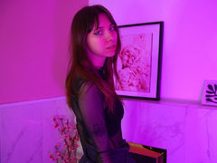 CamillaEvers - female with brown hair webcam at LiveJasmin