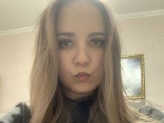 CandiCage - female with brown hair webcam at LiveJasmin