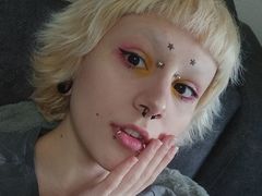 CarissaGuzi - blond female webcam at LiveJasmin