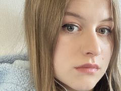 CaritaDuenes - female with brown hair webcam at LiveJasmin