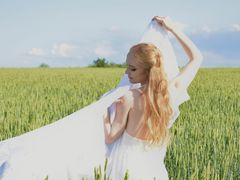 CarlaWood - blond female webcam at LiveJasmin