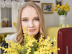 CarlaWood - blond female webcam at LiveJasmin