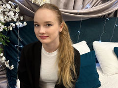 CarlaWood - blond female webcam at LiveJasmin