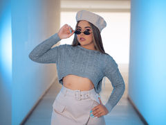 CarolGiovanni - female with brown hair and  small tits webcam at LiveJasmin
