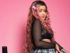 CarolineDixon - female with brown hair and  big tits webcam at LiveJasmin