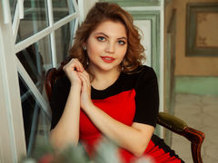 CarolineClark - female with red hair webcam at ImLive