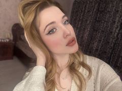 CarryParker - female with brown hair webcam at xLoveCam
