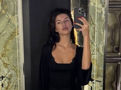 CassandraChamp - female with brown hair webcam at LiveJasmin