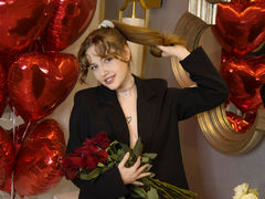 CassieEvansson - female with brown hair webcam at LiveJasmin