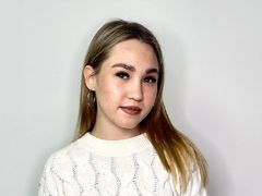 CatherynAlber - female with brown hair webcam at LiveJasmin