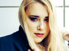 HaileyLush - blond female with  big tits webcam at xLoveCam