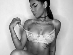 CelineMoretti - female with black hair and  big tits webcam at LiveJasmin