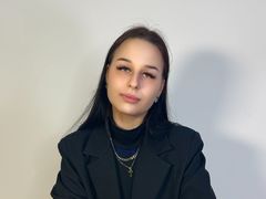 ChanellSeedborg - female with brown hair webcam at LiveJasmin