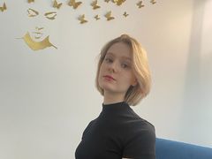 ChantaySeppanen - female with brown hair webcam at LiveJasmin