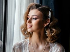 CharlotteReimer - female with brown hair webcam at LiveJasmin