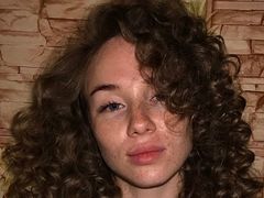 ChauAccardo - female with brown hair webcam at LiveJasmin