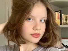 ChloeHalses - female with red hair webcam at LiveJasmin