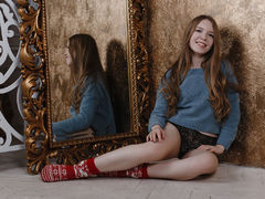 ChloeMoon - female with red hair webcam at ImLive