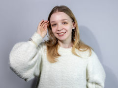 ChloeSuttonfield - blond female webcam at LiveJasmin