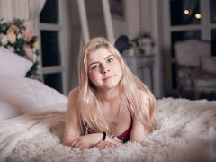 CHRISwinny - blond female with  big tits webcam at LiveJasmin