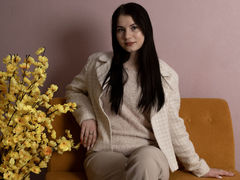 ChristieWilson - female with brown hair webcam at LiveJasmin