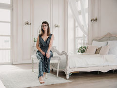ChristinaGlory - female with brown hair webcam at LiveJasmin