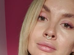 CinaMur from LiveJasmin