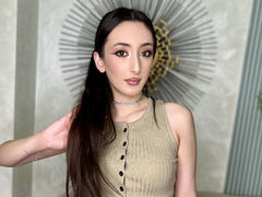 CindyReed - female with black hair webcam at LiveJasmin