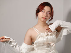 ClaraParks - female with red hair webcam at LiveJasmin