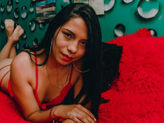 CarolGonzalez - female with black hair webcam at LiveJasmin