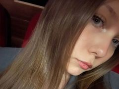 CleliaGuynup - female with brown hair webcam at LiveJasmin