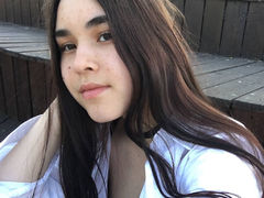 CleliaPetrina - female with brown hair webcam at LiveJasmin