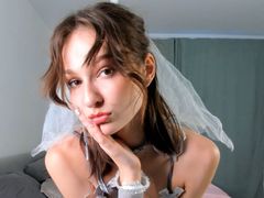 ClementinaDrouin - female with brown hair webcam at LiveJasmin