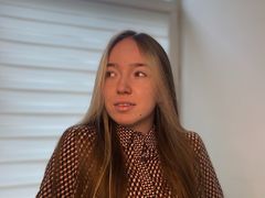 CloverEnderby - female with red hair webcam at LiveJasmin