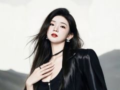 CoisiniBrook from LiveJasmin