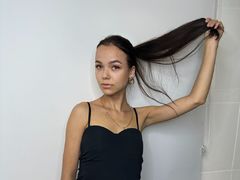 ConstanceFarabee - female with brown hair webcam at LiveJasmin