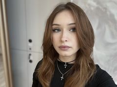 CoralineDouglas - female with brown hair webcam at LiveJasmin