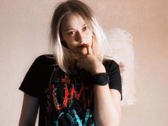 CoralineJons - blond female webcam at LiveJasmin