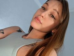 CristiOlsen - female with brown hair webcam at LiveJasmin