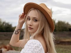 CristinaCerra - blond female webcam at LiveJasmin