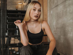 CristinaCerra - blond female webcam at LiveJasmin