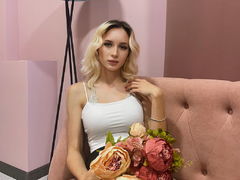 CutesLucy - blond female with  big tits webcam at LiveJasmin