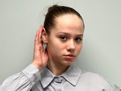 CweneEllender - female with brown hair webcam at LiveJasmin