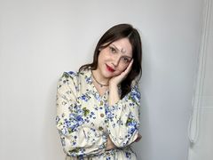 DaisyBuoy - female with brown hair webcam at LiveJasmin