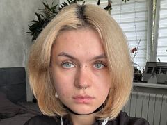 DaisyLiss - female with brown hair webcam at LiveJasmin