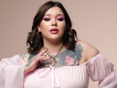 DaisyeMoon - female with brown hair webcam at LiveJasmin
